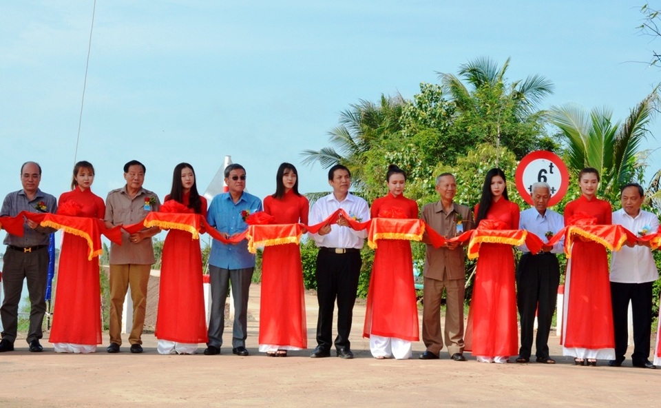 Bến Tre đưa vào sử dụng hồ chứa nước ngọt gần một triệu m3 nước - 1 Bến Tre đưa vào sử dụng hồ chứa nước ngọt gần một triệu m3 nước - 1