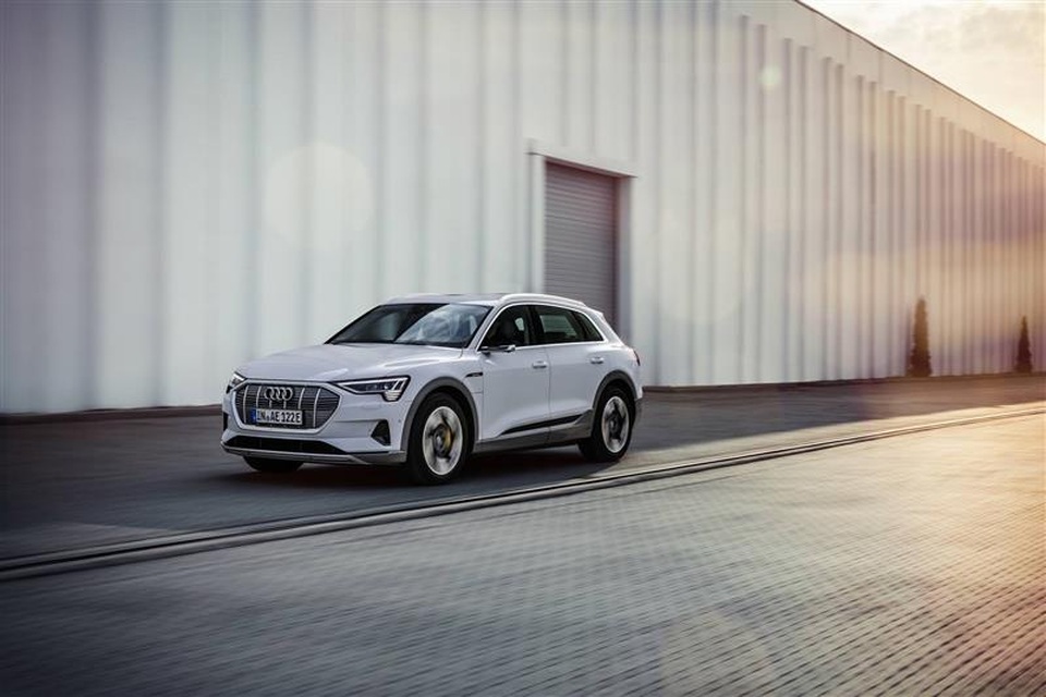 Audi sẽ ra Q5 chạy điện vào năm 2020 - 4 Audi sẽ ra Q5 chạy điện vào năm 2020 - 4