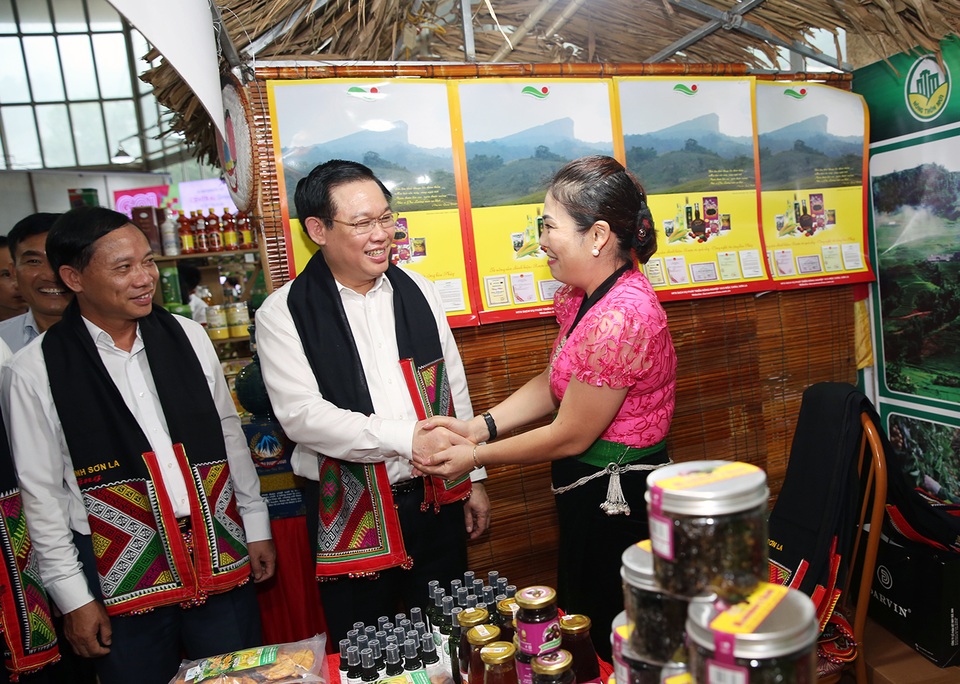 Phó Thủ tướng: Đặc sản “chưa từng có” ở miền núi được xuất khẩu nước ngoài! - 2 Phó Thủ tướng: Đặc sản “chưa từng có” ở miền núi được xuất khẩu nước ngoài! - 2