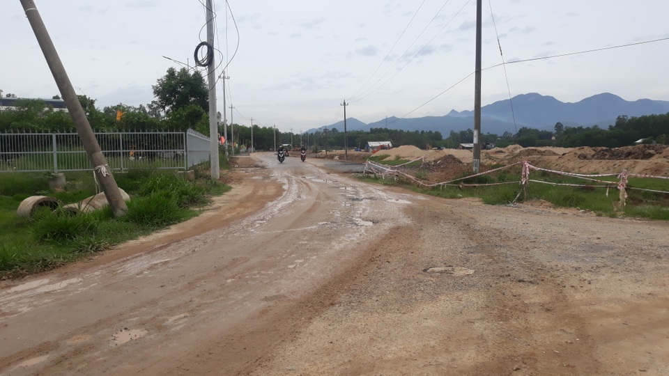 Vụ đường 70 tỷ đồng vào dự án: Chỉ đầu tư 30,4 tỷ nếu không hiệu quả sẽ dừng? - 2 Vụ đường 70 tỷ đồng vào dự án: Chỉ đầu tư 30,4 tỷ nếu không hiệu quả sẽ dừng? - 2