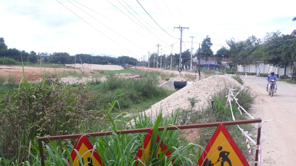 Vụ đường 70 tỷ đồng vào dự án: Chỉ đầu tư 30,4 tỷ nếu không hiệu quả sẽ dừng? - 4 Vụ đường 70 tỷ đồng vào dự án: Chỉ đầu tư 30,4 tỷ nếu không hiệu quả sẽ dừng? - 4