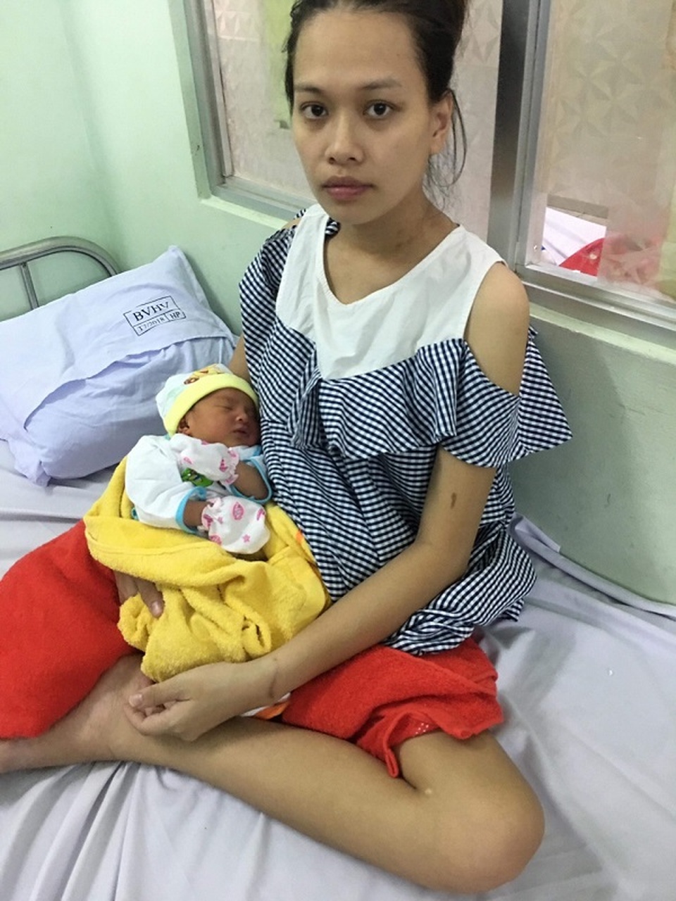 Thai phụ bị hôn mê sâu đã bình phục, bạn đọc Dân trí giúp đỡ 250 triệu đồng - 2 Thai phụ bị hôn mê sâu đã bình phục, bạn đọc Dân trí giúp đỡ 250 triệu đồng - 2