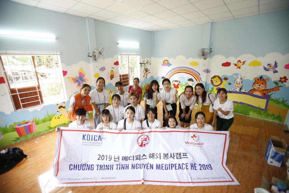 Sinh viên Hàn Quốc giao lưu cùng trẻ em khuyết tật Quảng Trị - 3 Sinh viên Hàn Quốc giao lưu cùng trẻ em khuyết tật Quảng Trị - 3