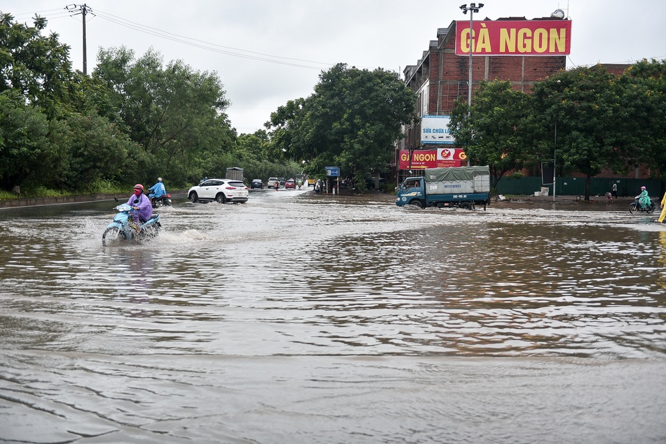 Hà Nội: Đại lộ Thăng Long ngập như sông - 1 Hà Nội: Đại lộ Thăng Long ngập như sông - 1