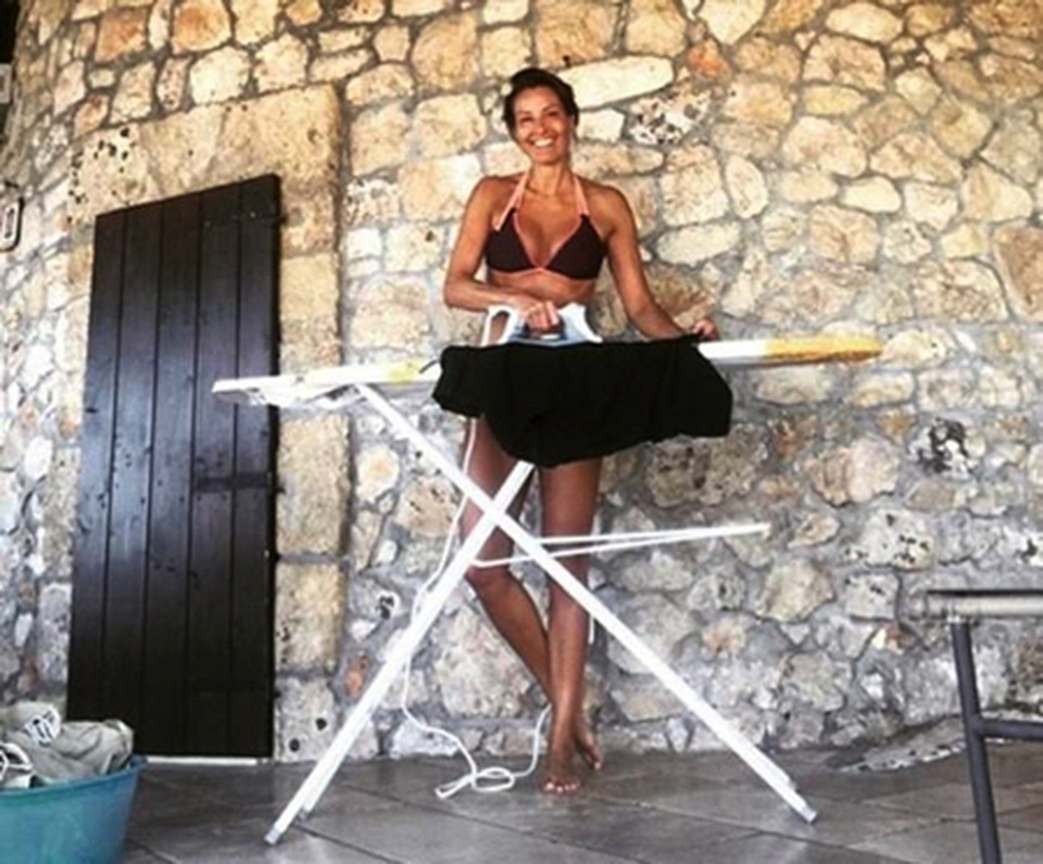 Người đẹp Melanie Sykes “thả dáng” với loạt ảnh bikini - 3