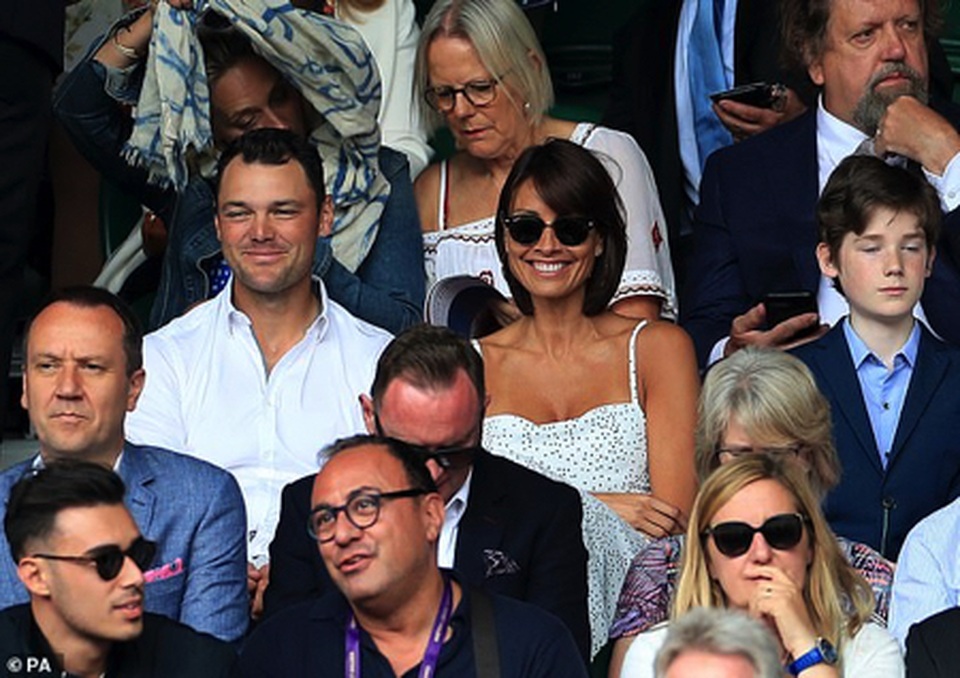 Người đẹp Melanie Sykes “thả dáng” với loạt ảnh bikini - 9