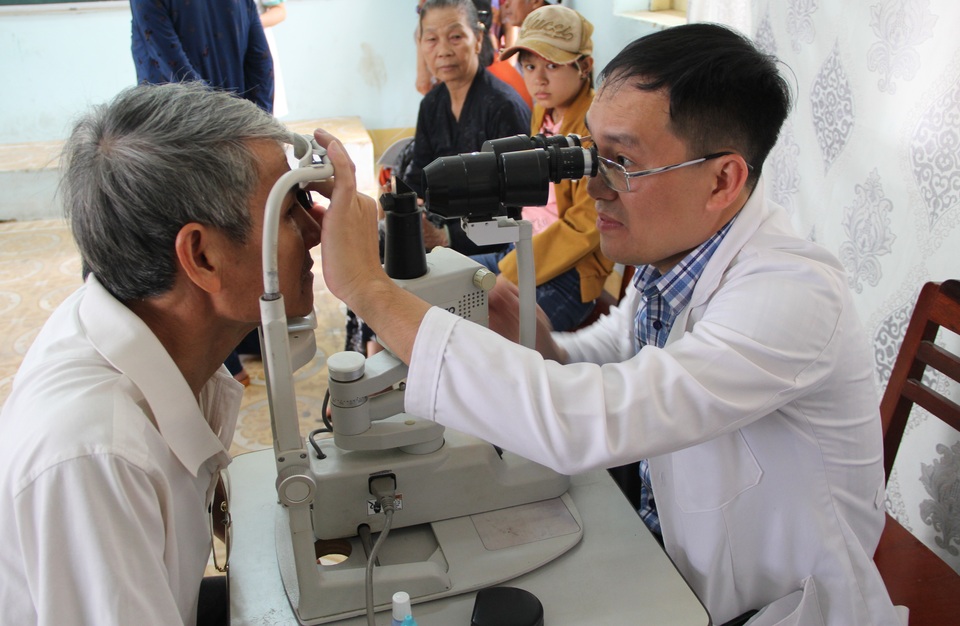 80 y, bác sĩ khám bệnh miễn phí để tri ân mái trường, quê hương Phú Yên - 2 80 y, bác sĩ khám bệnh miễn phí để tri ân mái trường, quê hương Phú Yên - 2