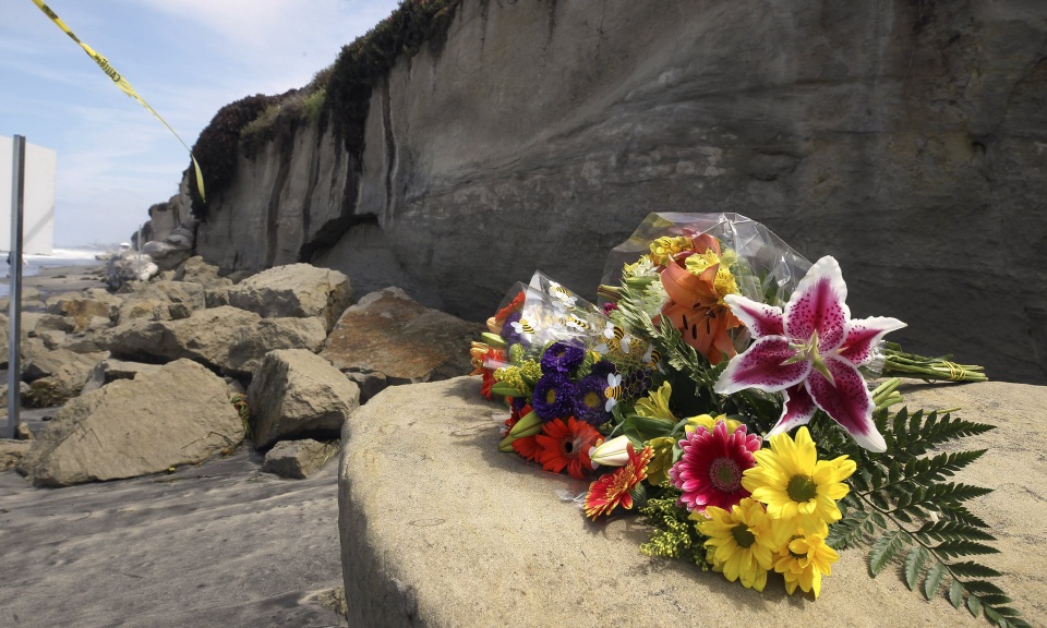 Mừng người thân thoát khỏi ung thư, 3 phụ nữ trong một gia đình thiệt mạng vì vách đá đổ sập - 3