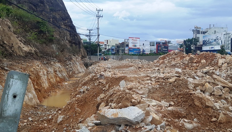 Bình Định tạc phù điêu “khủng” vào vách núi - 3