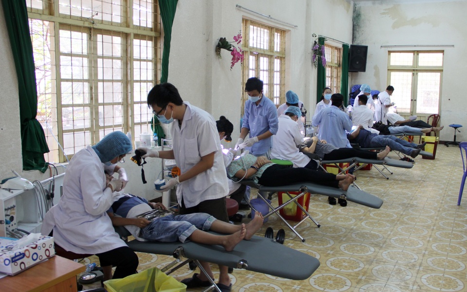 80 y, bác sĩ khám bệnh miễn phí để tri ân mái trường, quê hương Phú Yên - 6 80 y, bác sĩ khám bệnh miễn phí để tri ân mái trường, quê hương Phú Yên - 6