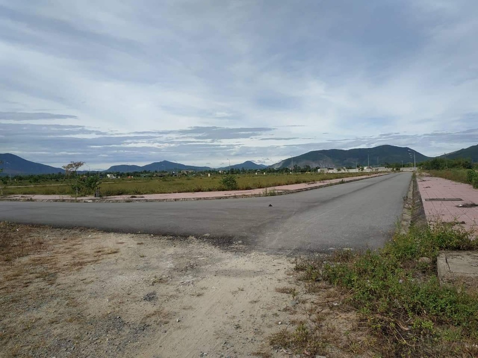 5 lần đấu giá bất thành, dự án đô thị hàng trăm tỷ đồng thành nơi thả bò - 2 5 lần đấu giá bất thành, dự án đô thị hàng trăm tỷ đồng thành nơi thả bò - 2