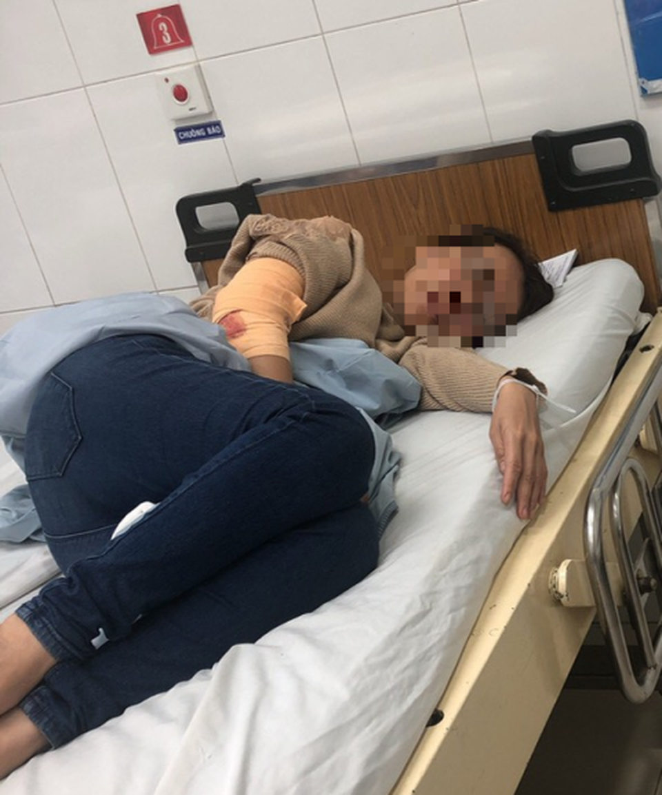 Điều tra nhóm côn đồ bịt mặt chém trọng thương chủ quán cà phê - 1 Điều tra nhóm côn đồ bịt mặt chém trọng thương chủ quán cà phê - 1