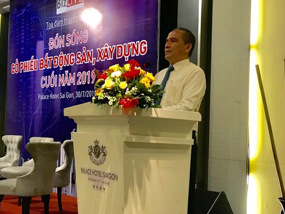 Bất động sản gặp khó, ngành tài chính hưởng lợi?! - 1 Bất động sản gặp khó, ngành tài chính hưởng lợi?! - 1