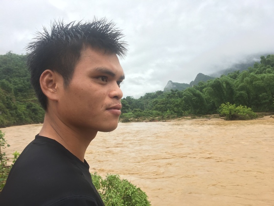 Nam thanh niên cứu người giữa dòng lũ: “Thấy người gặp nạn thì cứu thôi” - 3 Nam thanh niên cứu người giữa dòng lũ: “Thấy người gặp nạn thì cứu thôi” - 3
