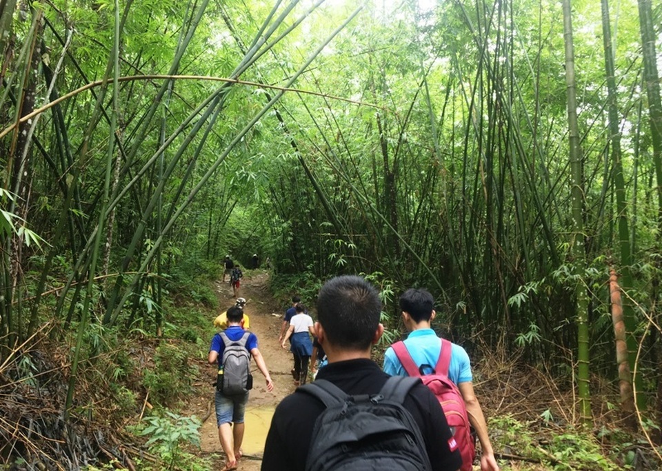 Òa khóc trước cảnh tan hoang sau cơn “đại hồng thủy” ở nơi đại ngàn - 1