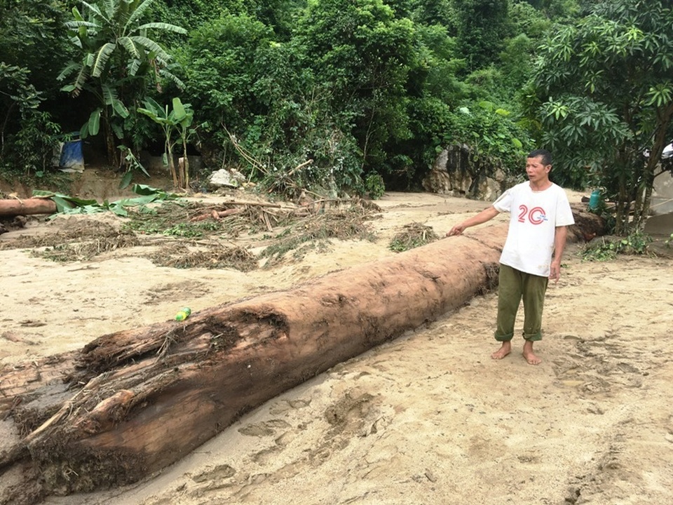 Òa khóc trước cảnh tan hoang sau cơn “đại hồng thủy” ở nơi đại ngàn - 21