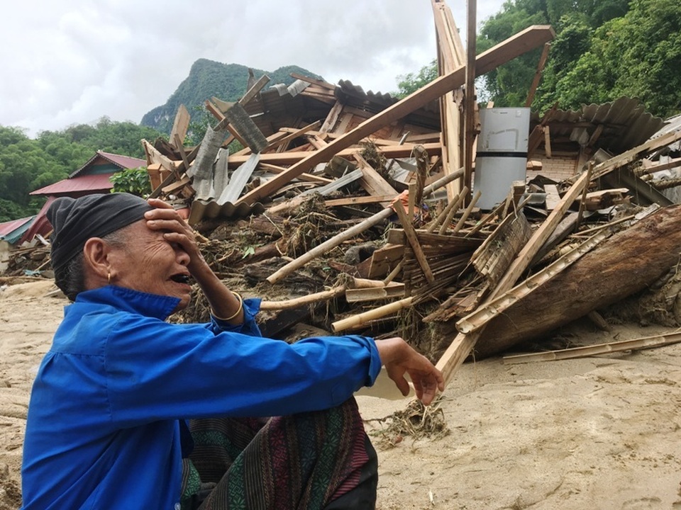 Òa khóc trước cảnh tan hoang sau cơn “đại hồng thủy” ở nơi đại ngàn - 11