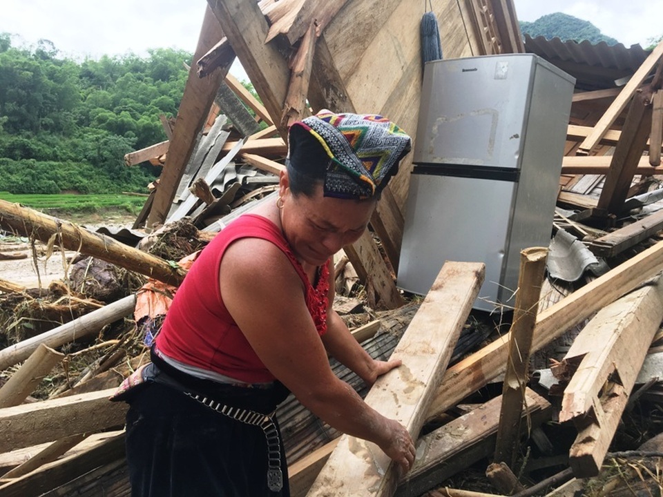 Òa khóc trước cảnh tan hoang sau cơn “đại hồng thủy” ở nơi đại ngàn - 13