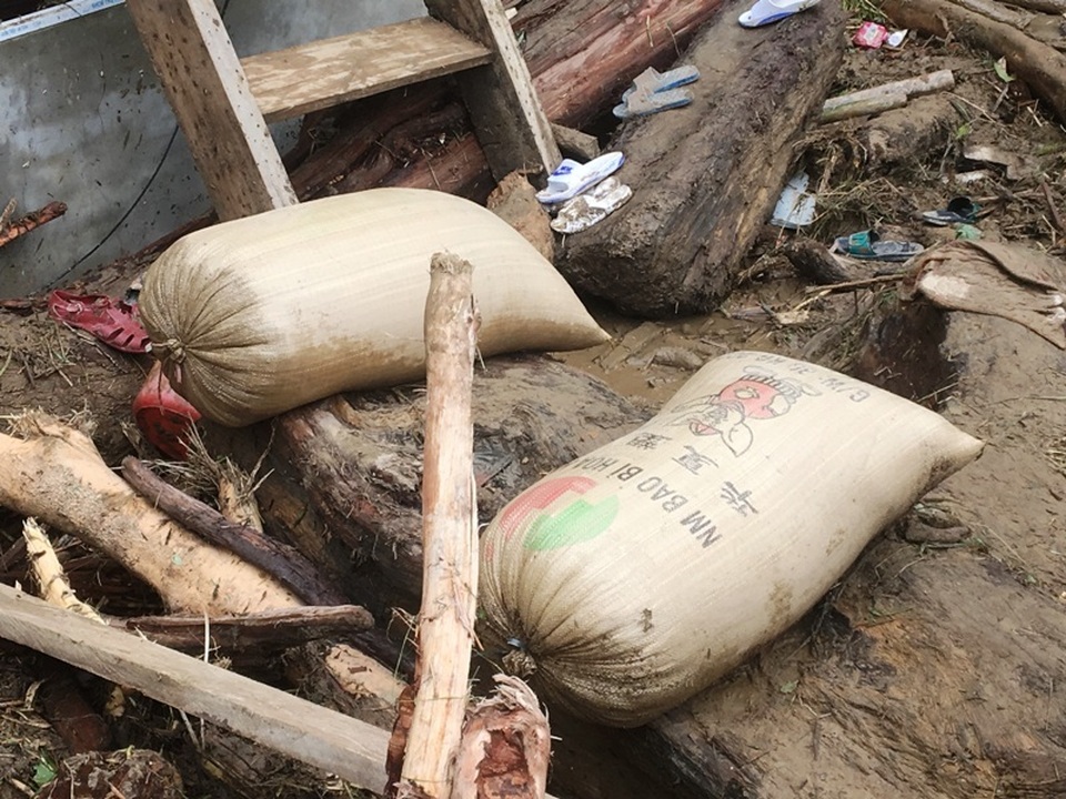 Òa khóc trước cảnh tan hoang sau cơn “đại hồng thủy” ở nơi đại ngàn - 8