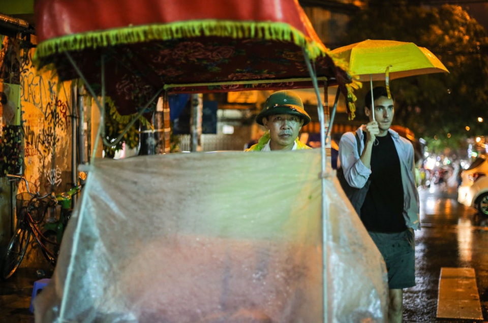 Những phận đời mưu sinh trong đêm mưa bão Hà Nội - 14