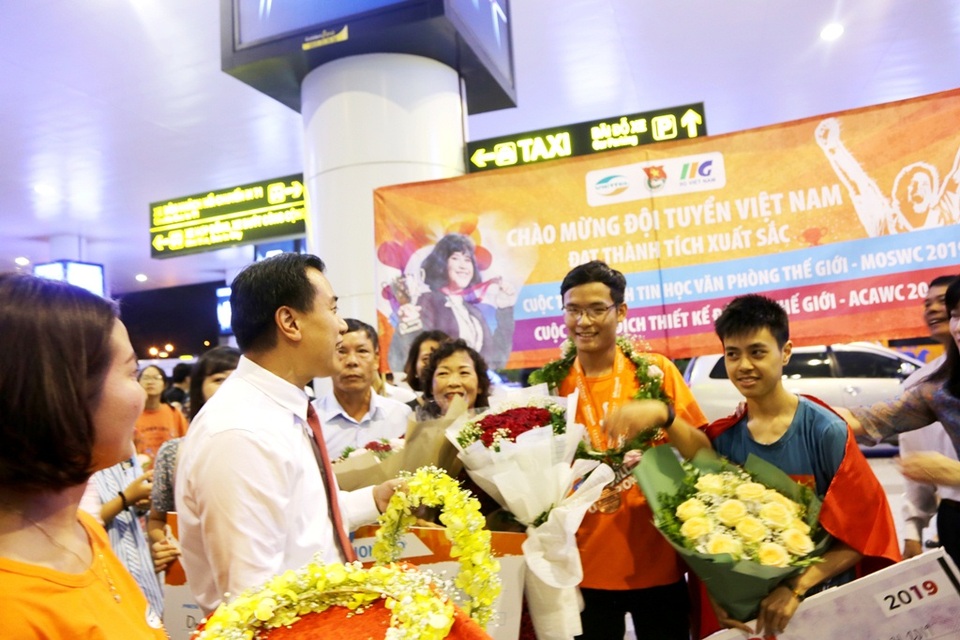 Nam sinh Ngoại thương đoạt huy chương đồng giải Tin học văn phòng thế giới 2019 - 2 Nam sinh Ngoại thương đoạt huy chương đồng giải Tin học văn phòng thế giới 2019 - 2
