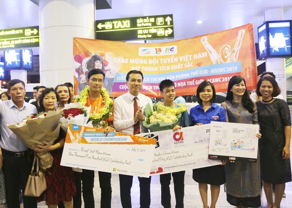 Nam sinh Ngoại thương đoạt huy chương đồng giải Tin học văn phòng thế giới 2019 - 3 Nam sinh Ngoại thương đoạt huy chương đồng giải Tin học văn phòng thế giới 2019 - 3