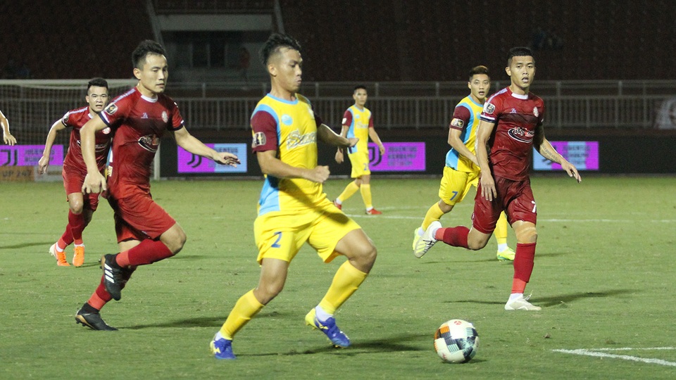 Vòng 21 V-League: Nóng bỏng cuộc chiến giành quyền trụ hạng - 2 Vòng 21 V-League: Nóng bỏng cuộc chiến giành quyền trụ hạng - 2