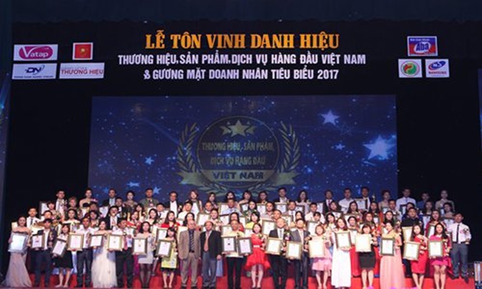 Phát giác chuyện “bán” giải thưởng cho doanh nghiệp, Bộ Nội vụ đề xuất siết chặt - 1 Phát giác chuyện “bán” giải thưởng cho doanh nghiệp, Bộ Nội vụ đề xuất siết chặt - 1
