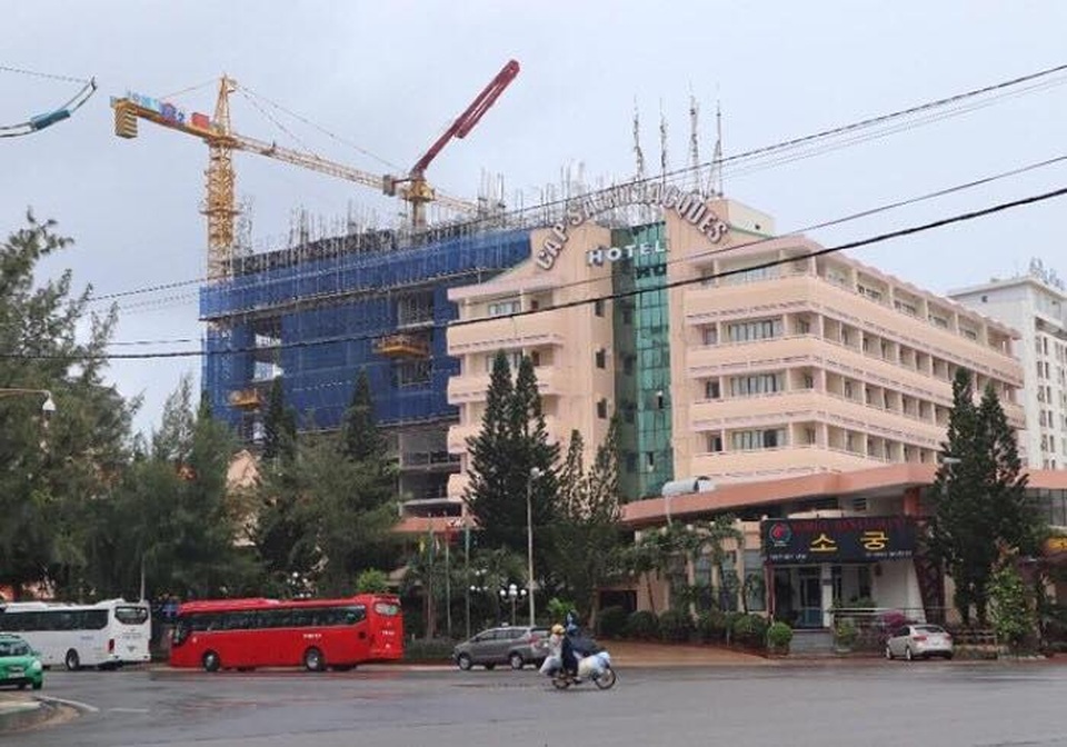 Xử phạt gần 1 tỷ đồng công trình xây không phép, vượt 6 tầng - 2 Xử phạt gần 1 tỷ đồng công trình xây không phép, vượt 6 tầng - 2