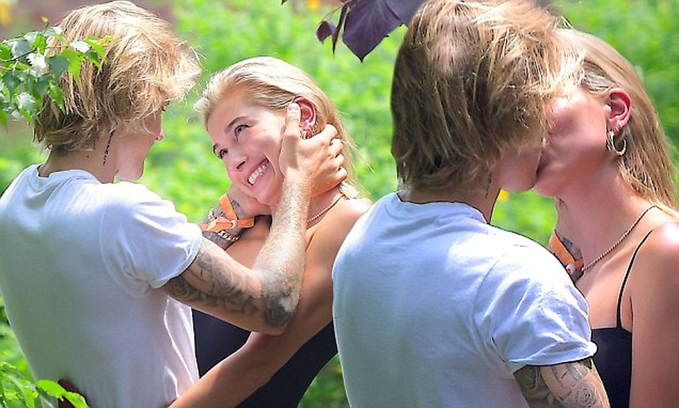 Justin Bieber và vợ dạo phố cuối tuần - 7 Justin Bieber và vợ dạo phố cuối tuần - 7