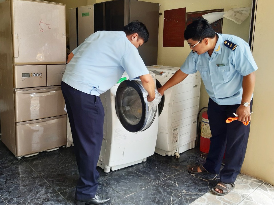 12 tấn máy lạnh, máy giặt cũ nhập lậu bị bắt giữ - 1 12 tấn máy lạnh, máy giặt cũ nhập lậu bị bắt giữ - 1