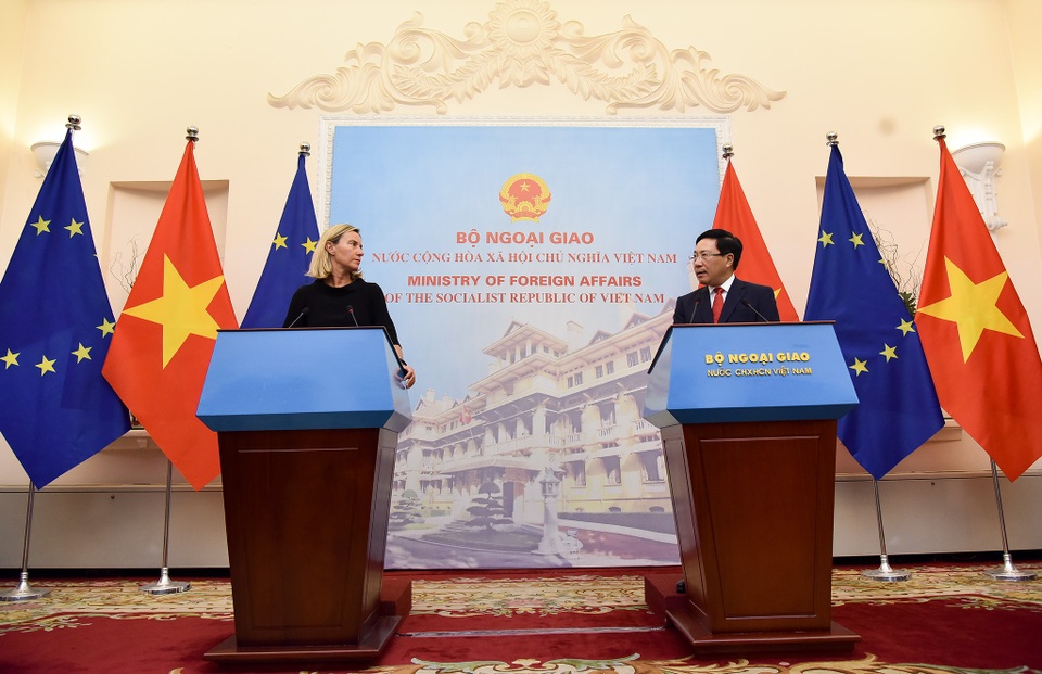 Việt Nam - EU nêu căng thẳng Biển Đông trong cuộc họp báo tại Hà Nội - 1
