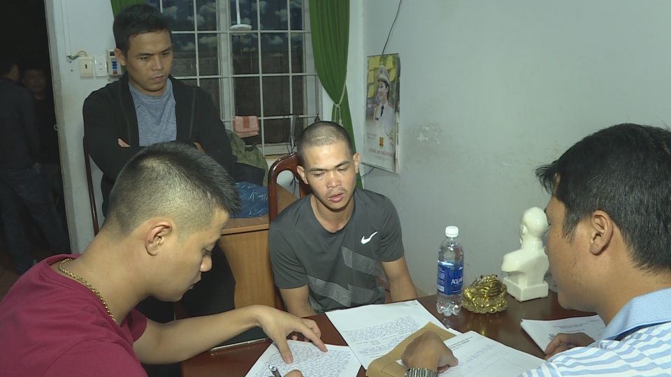 Đâm chết đồng nghiệp vì từ chối cụng ly - 2