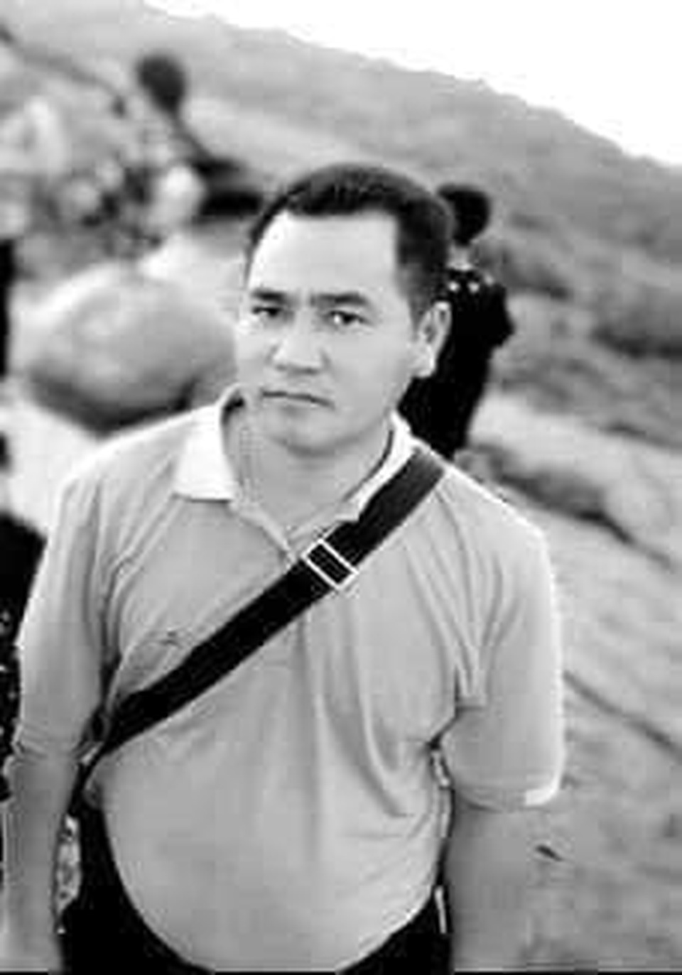 Trưởng công an xã hy sinh trong lũ: Xót xa đám tang nhờ nhà người thân - 6 Trưởng công an xã hy sinh trong lũ: Xót xa đám tang nhờ nhà người thân - 6