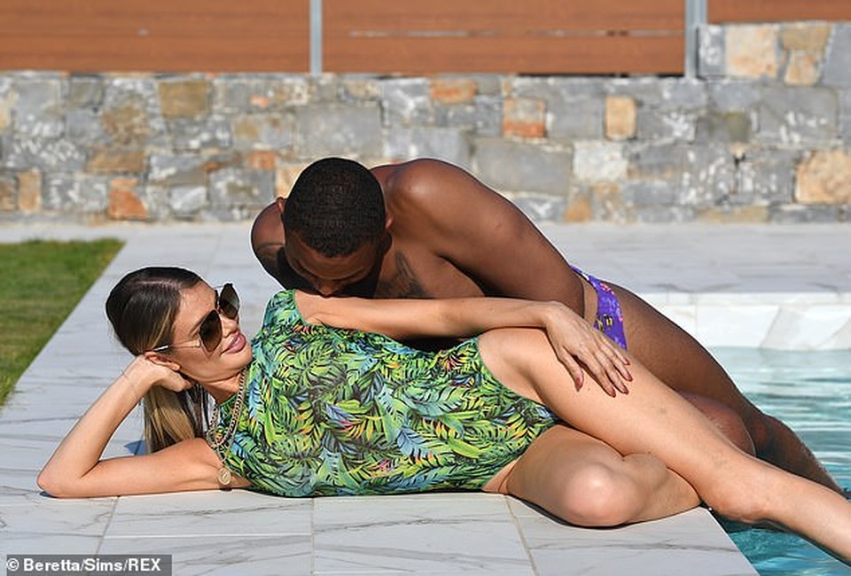 Chloe Sims đẹp như mộng với áo tắm - 6 Chloe Sims đẹp như mộng với áo tắm - 6