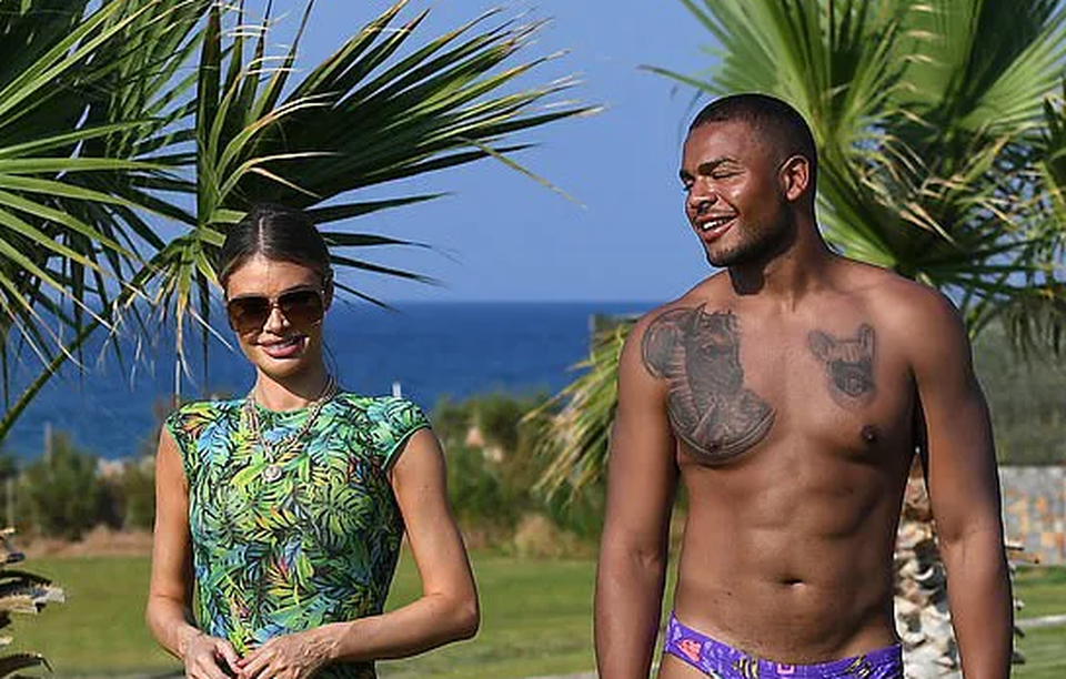 Chloe Sims đẹp như mộng với áo tắm - 4 Chloe Sims đẹp như mộng với áo tắm - 4
