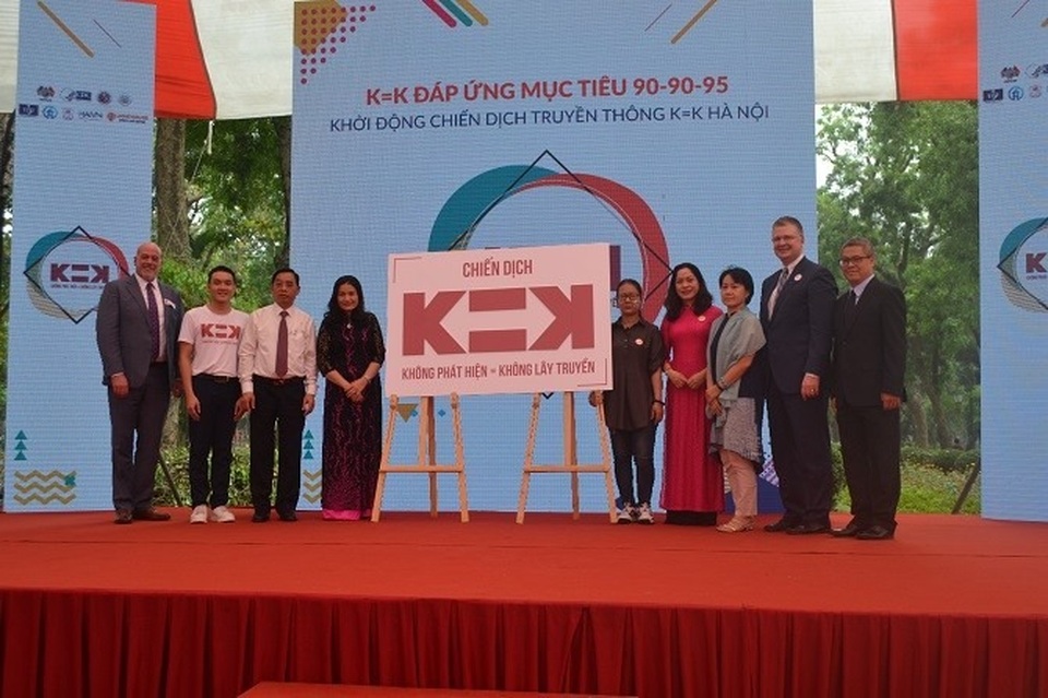 Hà Nội: “Thưởng” cho cá nhân đưa người nhiễm HIV vào điều trị - 1