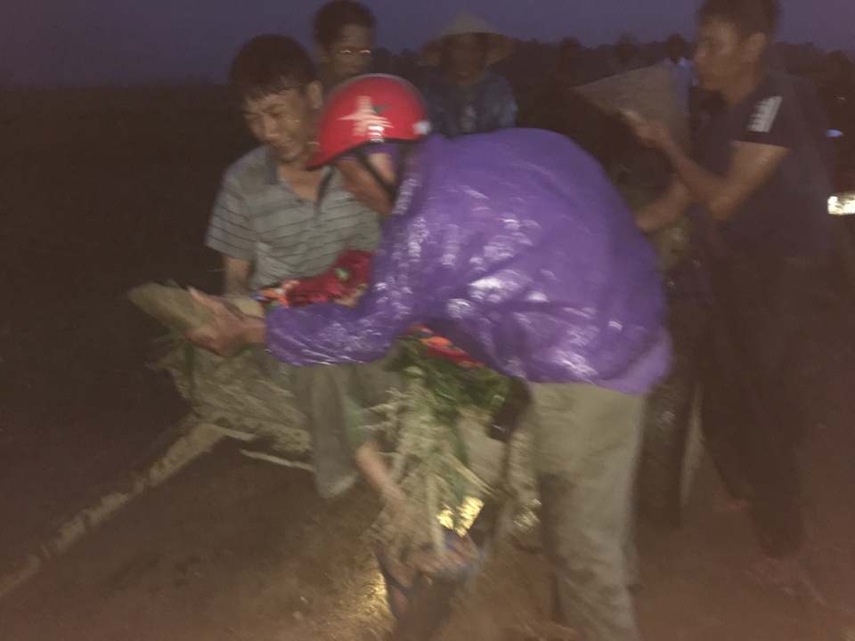 Đi làm đồng về, cụ bà bị sét đánh tử vong - 2 Đi làm đồng về, cụ bà bị sét đánh tử vong - 2