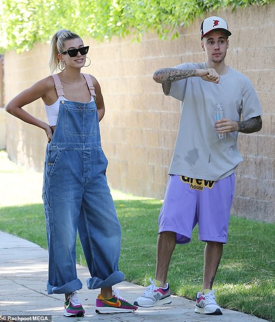 Justin Bieber và vợ dạo phố cuối tuần - 2 Justin Bieber và vợ dạo phố cuối tuần - 2