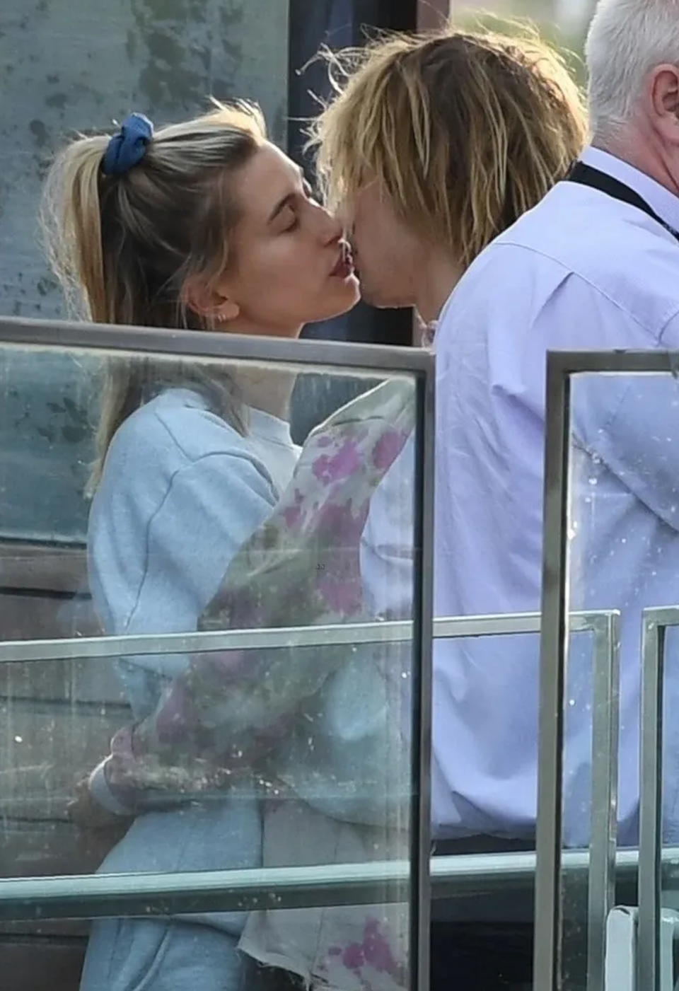 Justin Bieber và vợ dạo phố cuối tuần - 6 Justin Bieber và vợ dạo phố cuối tuần - 6