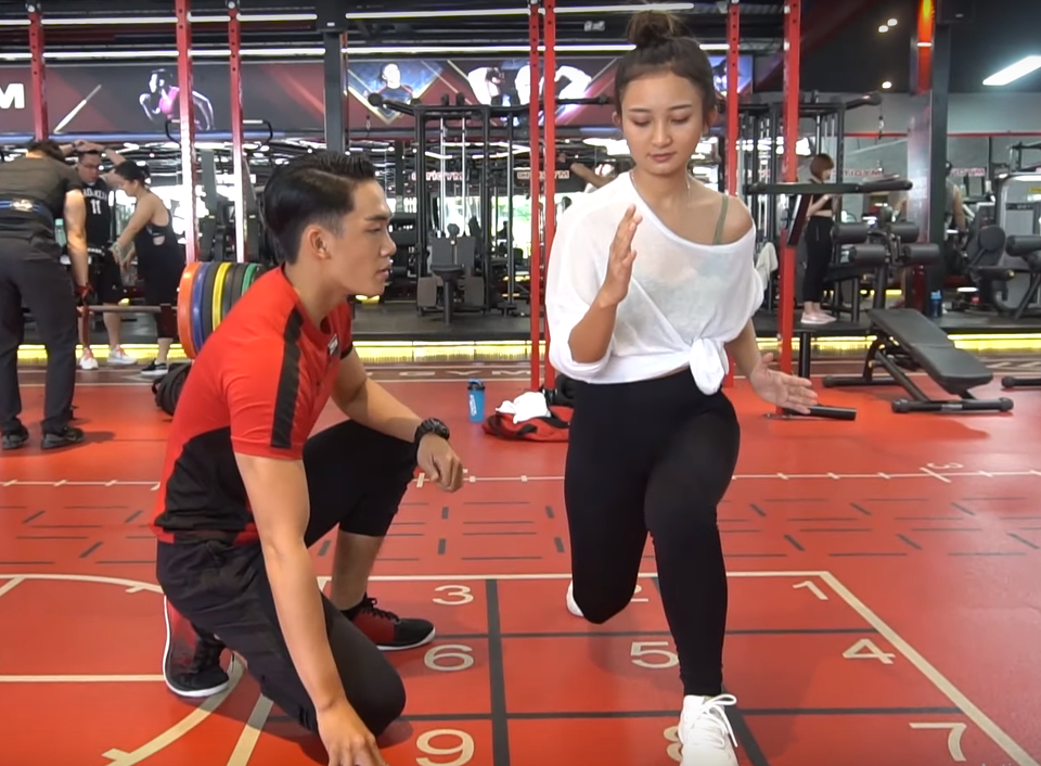 Bài tập đơn giản giúp giảm mỡ bụng cho dân văn phòng.PNG Bài tập đơn giản giúp giảm mỡ bụng cho dân văn phòng.PNG