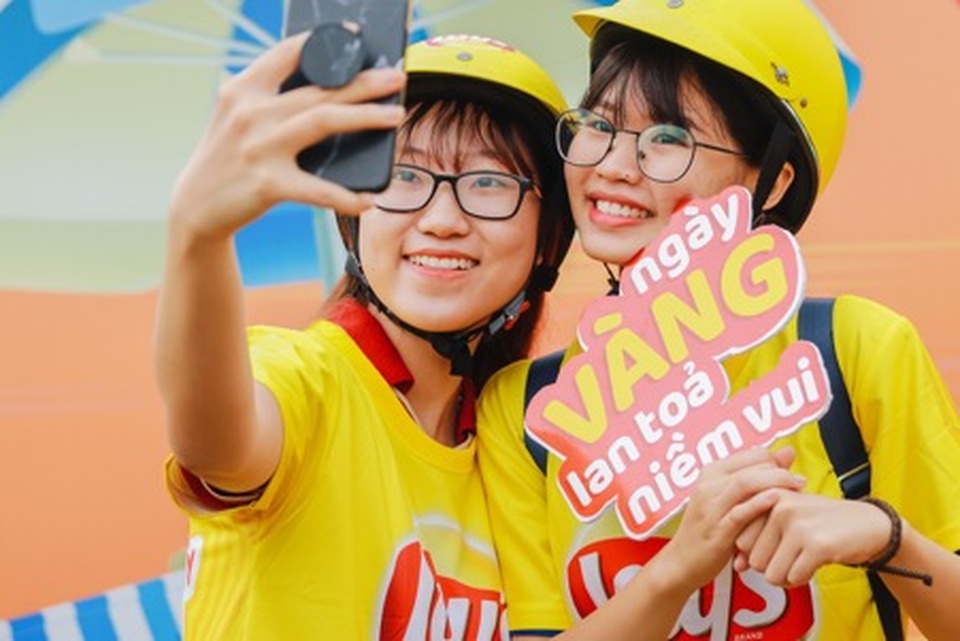 Giới trẻ Việt nhuộm vàng mạng xã hội cùng thông điệp “Ngày vàng lan toả niềm vui” - 7 Giới trẻ Việt nhuộm vàng mạng xã hội cùng thông điệp “Ngày vàng lan toả niềm vui” - 7