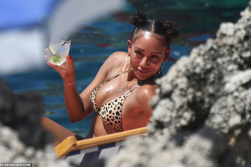 Ngưỡng mộ dáng chắc khỏe của Mel B - 6 Ngưỡng mộ dáng chắc khỏe của Mel B - 6