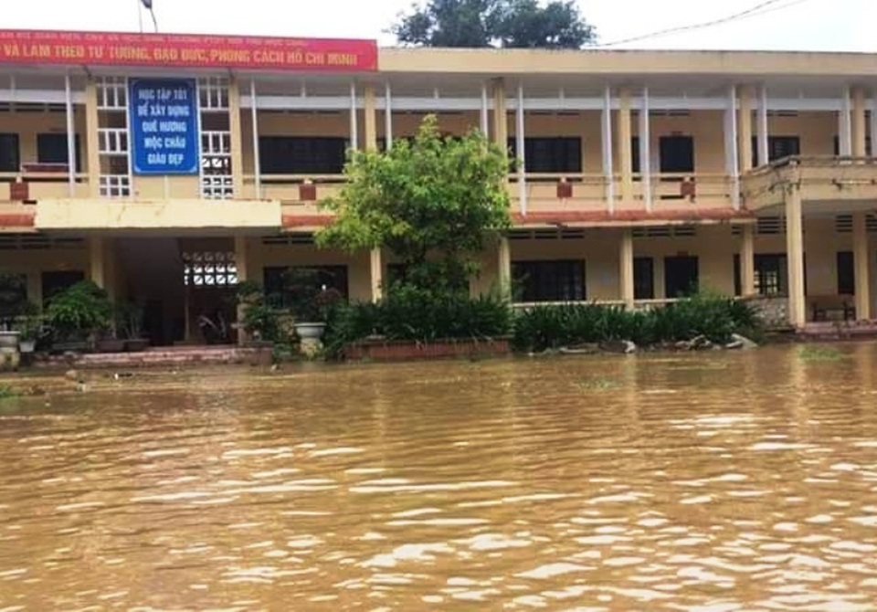 Sơn La: 1 người chết, hàng trăm ngôi nhà ngập lụt vì mưa bão - 2 Sơn La: 1 người chết, hàng trăm ngôi nhà ngập lụt vì mưa bão - 2