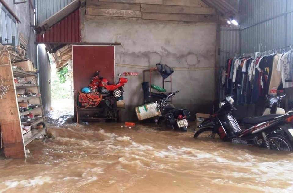 Sơn La: 1 người chết, hàng trăm ngôi nhà ngập lụt vì mưa bão - 5 Sơn La: 1 người chết, hàng trăm ngôi nhà ngập lụt vì mưa bão - 5