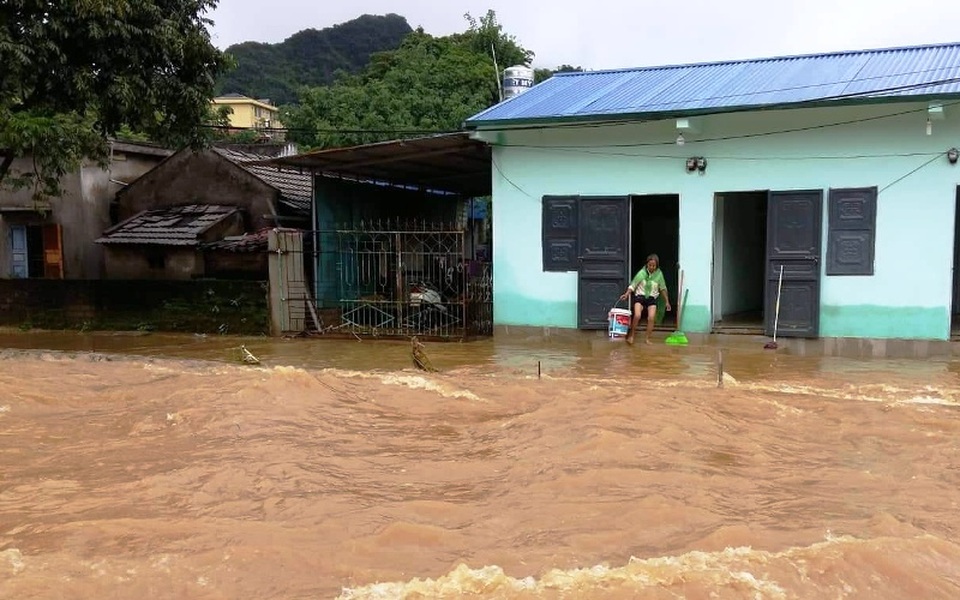 Sơn La: 1 người chết, hàng trăm ngôi nhà ngập lụt vì mưa bão - 3 Sơn La: 1 người chết, hàng trăm ngôi nhà ngập lụt vì mưa bão - 3