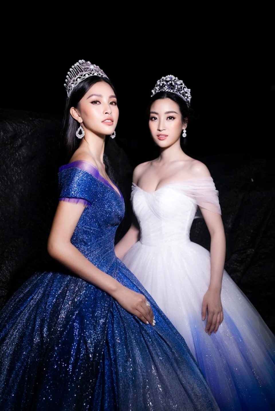 Hoàng Thùy gây sốc với bikini “tí hon” - 6