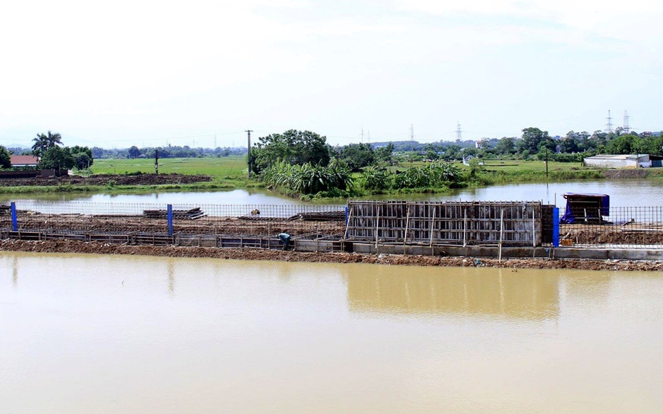 Hà Nội gấp rút hoàn thiện đê bê tông ngăn lũ sông Bùi đe dọa nội thành - 2 Hà Nội gấp rút hoàn thiện đê bê tông ngăn lũ sông Bùi đe dọa nội thành - 2
