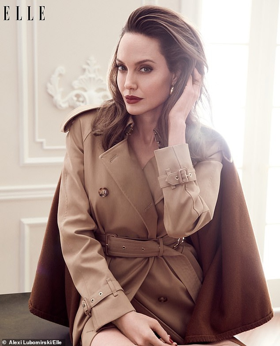 Angelina Jolie muốn có thật nhiều “phụ nữ tinh quái” trên thế giới - 8 Angelina Jolie muốn có thật nhiều “phụ nữ tinh quái” trên thế giới - 8