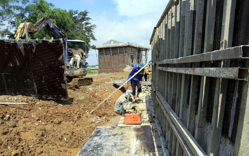 Hà Nội gấp rút hoàn thiện đê bê tông ngăn lũ sông Bùi đe dọa nội thành - 4 Hà Nội gấp rút hoàn thiện đê bê tông ngăn lũ sông Bùi đe dọa nội thành - 4